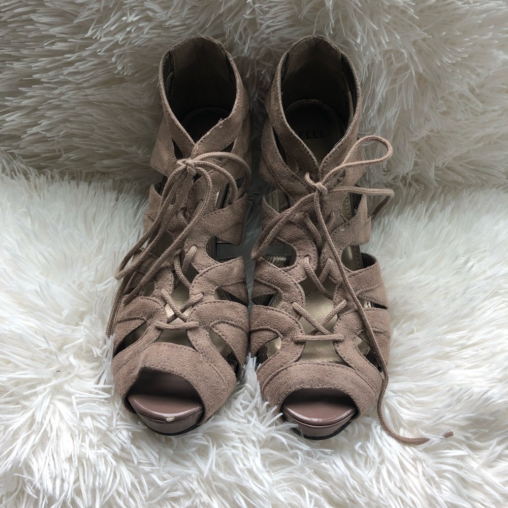 Elle Tie-Up Tan Heels Size 8.5